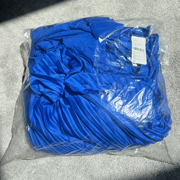 AMUR Judah Scallop Pleated Dress in Deep Waters - Picture 5 of 8